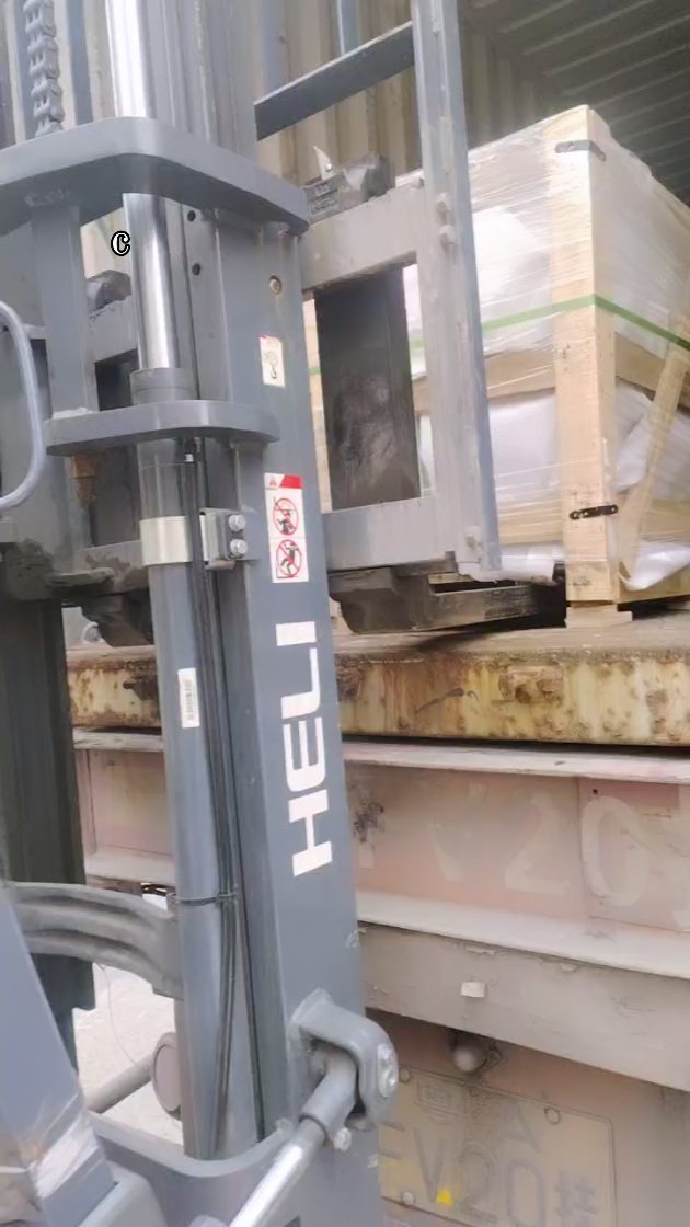 loading new container.
#chinapurchasingagent #chinasourcingagent #productsourcing #loadingcontainers #shippingcontainer #shipping #sea #shipitbysea